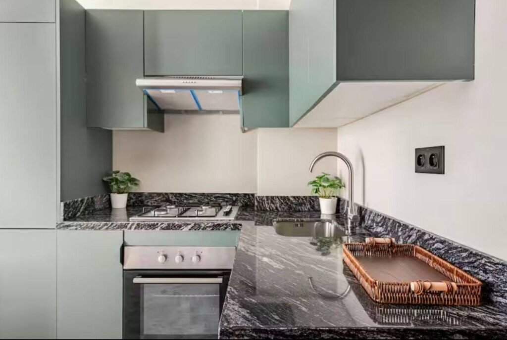 Studio de luxe en centre-ville avec balcon privé et vue sur la ville