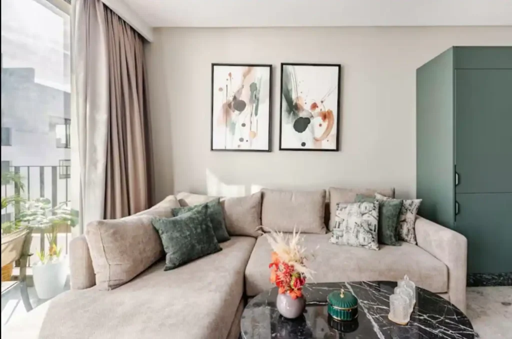 Studio de luxe en centre-ville avec balcon privé et vue sur la ville