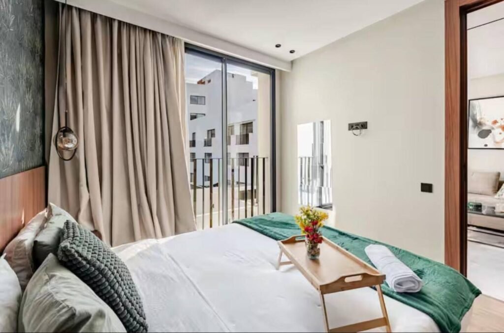 Studio de luxe en centre-ville avec balcon privé et vue sur la ville