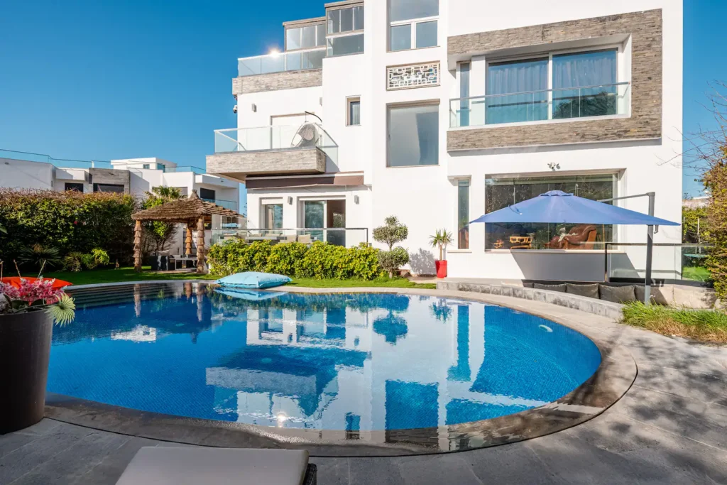 Villa Vue Mer. Piscine privée. Bord de la mer