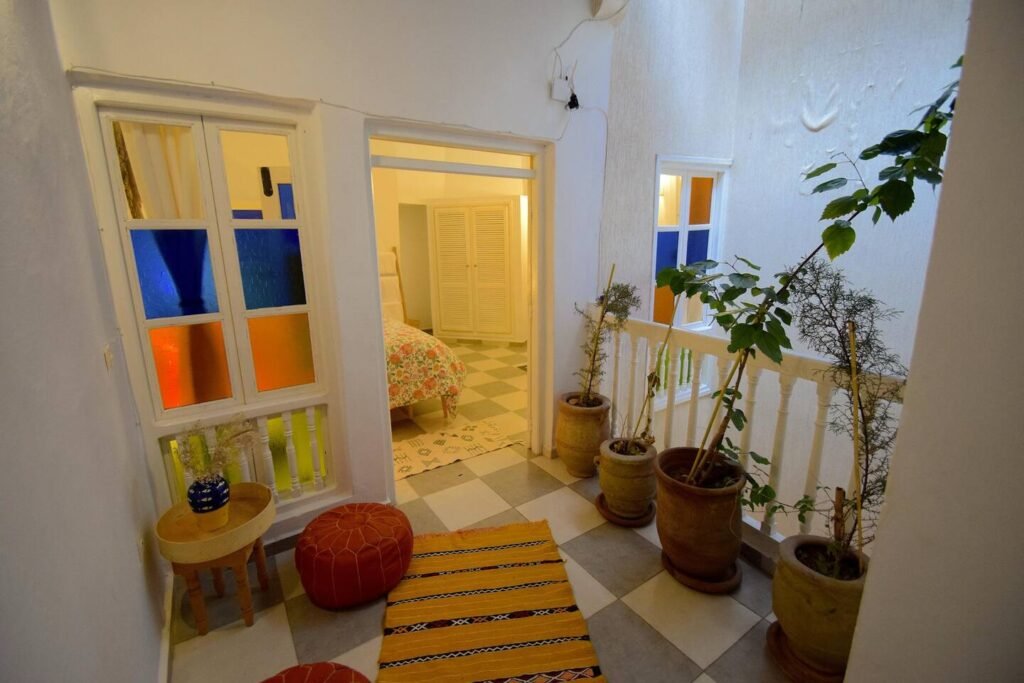 Riad de charme avec rooftop – 2 ch. (4 pers.) et médina